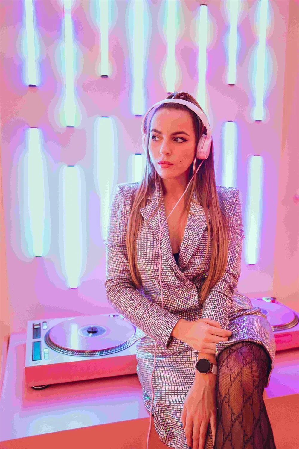 Luceral durante una actuación como DJ